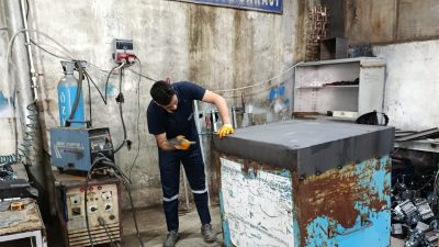 Gölcük Belediyesi, zaman içinde eskiyen ve yıpranan çöp konteynerlerini geri