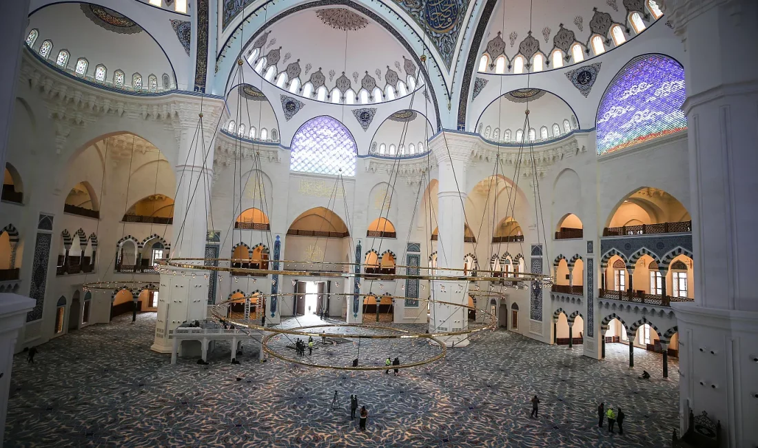 Diyanet İşleri Başkanlığı, 2026 Kurban Bayramı namaz vakitlerini açıkladı. İstanbul’da