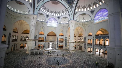 Diyanet İşleri Başkanlığı, 2026 Kurban Bayramı namaz vakitlerini açıkladı. İstanbul’da