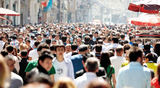 Türkiye'de 2008 yılında 4 kişi olan ortalama hanehalkı büyüklüğünün, azalma