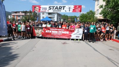 Derince Belediyesi tarafından düzenlenen Atatürk Halk Koşusu, yaklaşık 200 kişinin