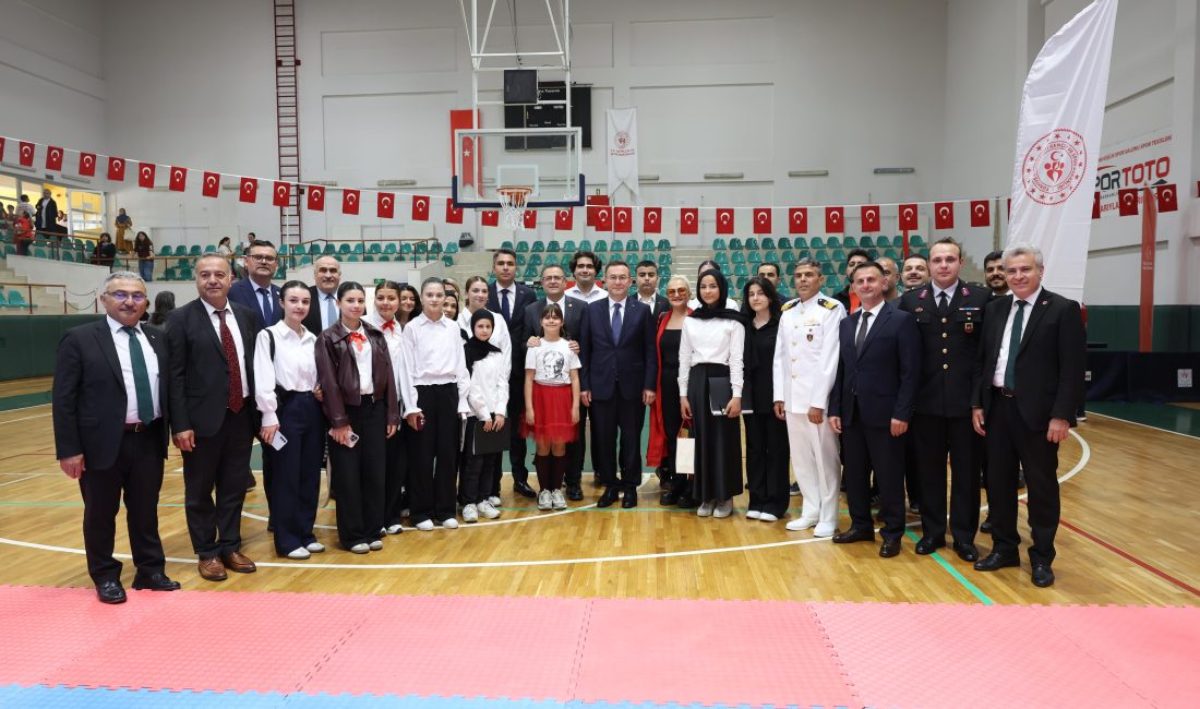 19 Mayıs Atatürk’ü Anma, Gençlik ve Spor Bayramı Derince’de düzenlenen