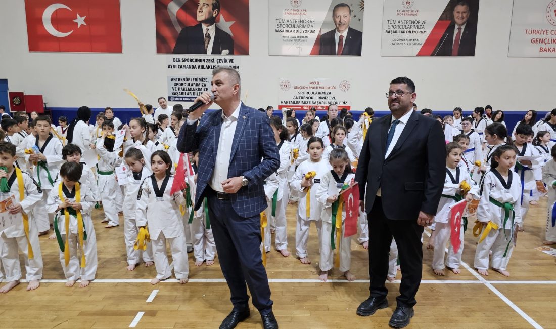 Gölcük Belediyespor bünyesindeki Taekwondo branşında bulunan 305 sporcu, düzenlenen törenle