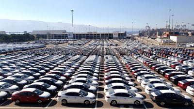 Otomotiv lojistiğinin dünyaya açılan kapılarından biri olan Kocaeli’deki Port Yarımca,