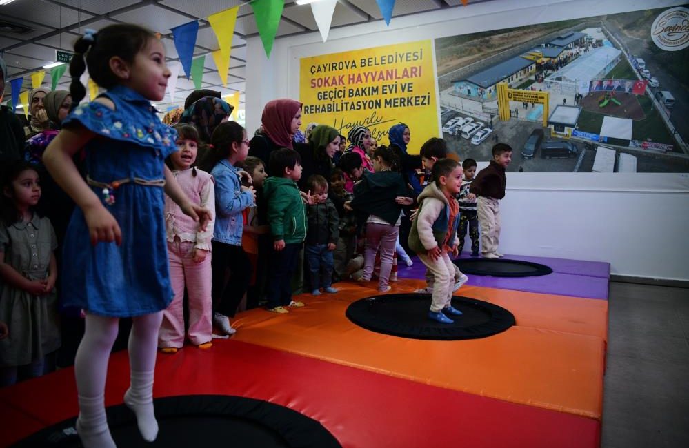 Çayırova'da bu yıl 2'ncisi düzenlenen bilim şenliği, 7'den 70'e her