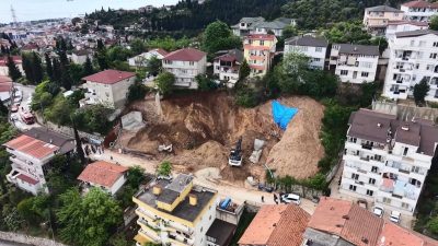 Kocaeli'nin İzmit ilçesinde bir inşaattaki temel kazısı sırasında meydana gelen