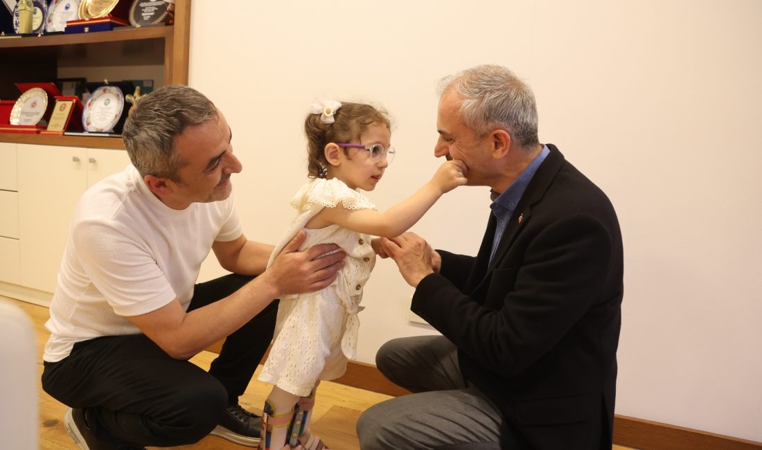 Çayırova Belediye Başkanı Bünyamin Çiftçi, babasının kendi imkanlarıyla plastik su