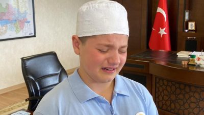 Kocaeli'de hafızlık eğitimi alan oğlu zorlanıp ağlayınca anne Büşra Keleş
