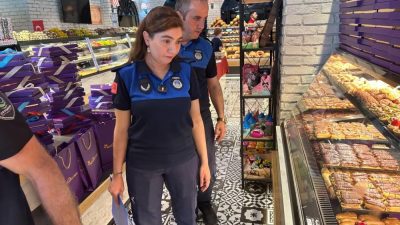 Çayırova Belediyesi Zabıta Müdürlüğü ekipleri, yaklaşan Kurban Bayramı öncesinde marketlerde