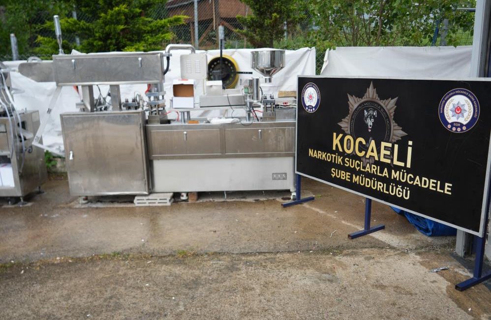 Kocaeli'de düzenlenen uyuşturucu operasyonunda 1 milyon 700 bin sentetik ecza