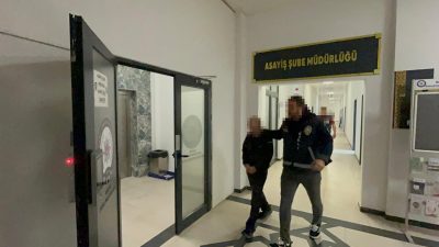 Kocaeli'nin Çayırova ve Derince ilçelerinde evlerden ziynet eşyası çaldığı belirlenen