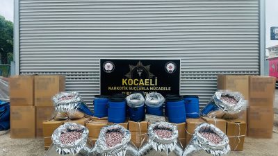 Kocaeli'nin Darıca ilçesinde polis ekiplerince bir iş yerine düzenlenen operasyonda,