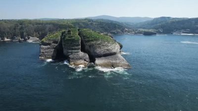 Kocaeli'nin önemli turizm destinasyonlarından Kandıra'da bulunan Kerpe Kayalıkları, Kefken Adası
