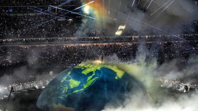 Kanye West'in merakla beklenen İstanbul konseri, Atatürk Olimpiyat Stadyumu'nda rekor