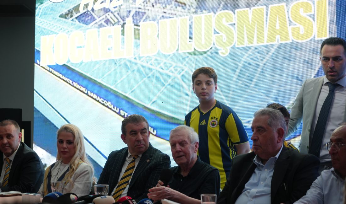 Fenerbahçe Kulübü Başkan Adayı Aziz Yıldırım, Kocaeli'de taraftarlarla bir araya