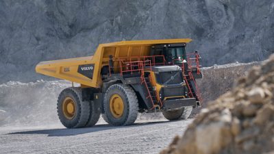 İzmit Belediyesi, hizmet filosunu güçlendirmek amacıyla 3 adet 6x4 çift