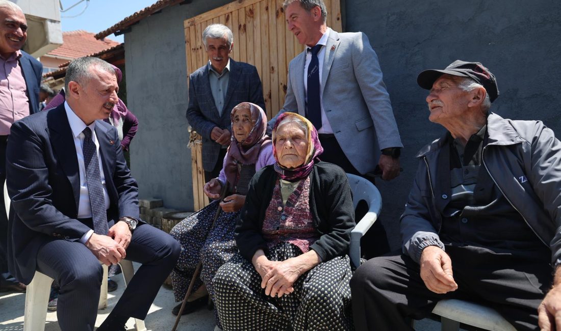 Kocaeli Büyükşehir Belediye Başkanı Tahir Büyükakın, İzmit Balören’de köyün ileri