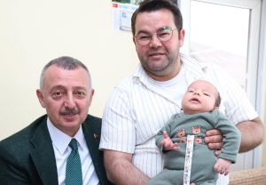 Kocaeli Büyükşehir Belediye Başkanı Tahir Büyükakın, kendisini görmek isteyen ancak