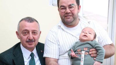 Kocaeli Büyükşehir Belediye Başkanı Tahir Büyükakın, kendisini görmek isteyen ancak