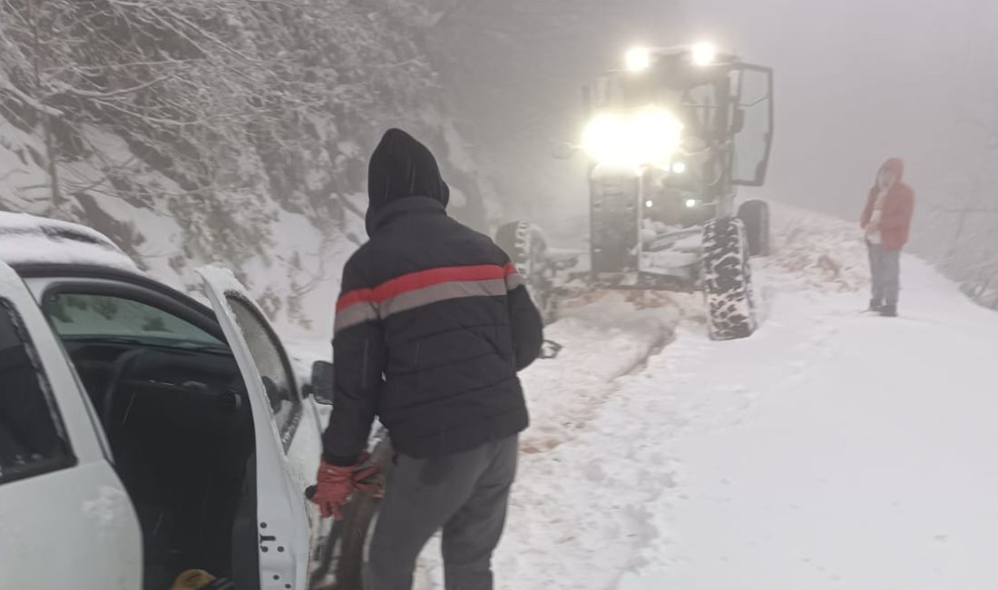Kocaeli Büyükşehir Belediyesi, kentin yüksek kesimlerinde etkili olan kar yağışına