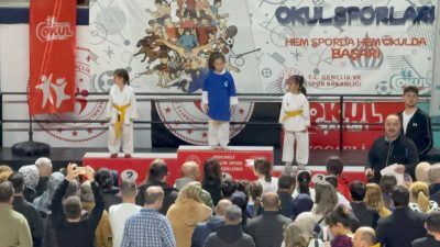 Kocaeli Büyükşehir Belediyesi’nin “Ücretsiz Spor Okulları” meyvelerini veriyor. Büyükşehir’in eğitim