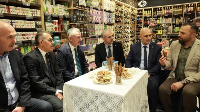 Kocaeli Büyükşehir Belediye Başkanı Tahir Büyükakın, “Sadece Hizmet Ettik” başlığıyla