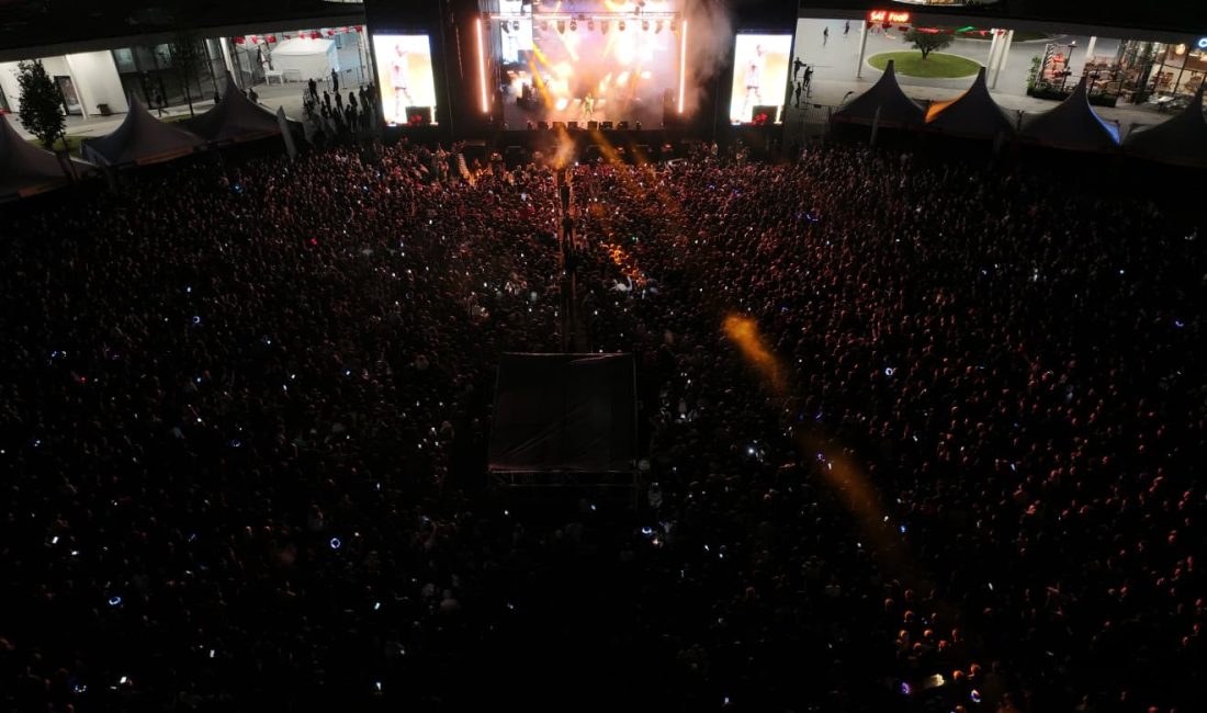 Kocaeli Büyükşehir Belediyesi’nin EnFest etkinlikleri kapsamında sahne alan ünlü rap