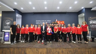 Derince Belediyesi’nin Anneler Günü’ne özel olarak düzenlediği Ritim Gecesi Müzik