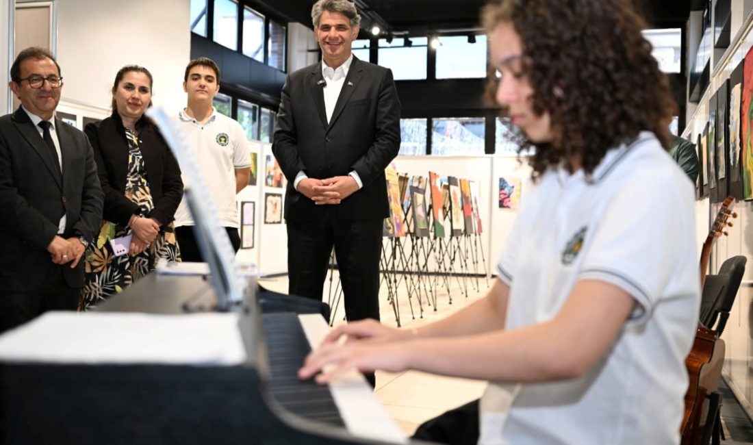 Kartepe Belediyesi Sanat Evi, Ertuğrulgazi Anadolu Lisesi öğrencilerinin hazırladığı “Gençlerin