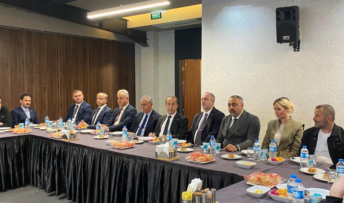 MHP Kocaeli İl Başkanı Kamil Akın ve il yönetimi, MHP