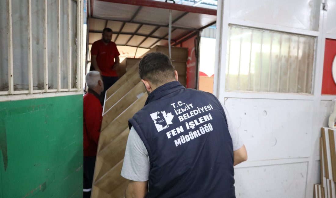 İzmit Belediyesi, hizmet alanlarında kullanılacak mobilya ve donatıları kendi atölyelerinde
