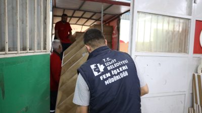 İzmit Belediyesi, hizmet alanlarında kullanılacak mobilya ve donatıları kendi atölyelerinde