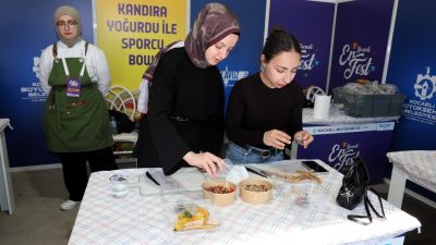 Kocaeli Büyükşehir Belediyesi’nin Milli İrade Meydanı’nda düzenlediği EnFest 2026’da gastronomi