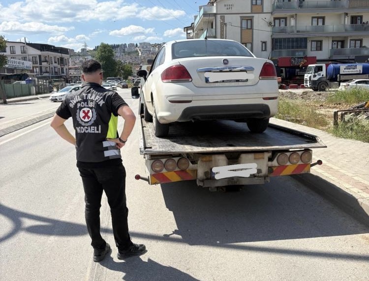 Kocaeli'de korsan taksicilik yapan sürücüye 100 bin, yolcuya ise 3
