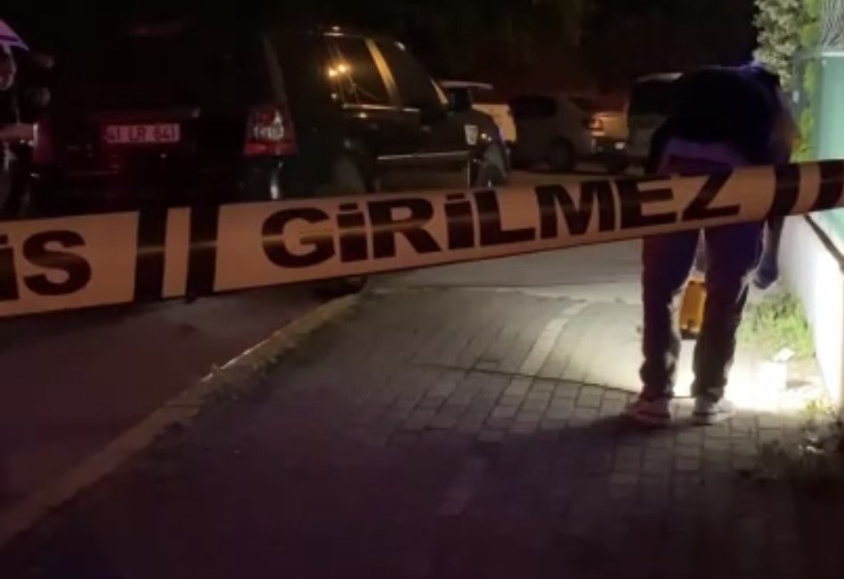 Kocaeli'de arkadaşı Geylani Yenigün'ü evinde öldürdükten sonra intihar eden Uğur