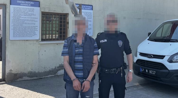 Kocaeli'nin Kartepe ilçesinde hakkında uzaklaştırma kararı bulunan ikamete zorla girmeye