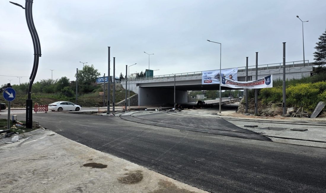 Kocaeli Büyükşehir Belediyesi, İzmit Vatan Caddesi tramvay kavşağında gece saatlerinde