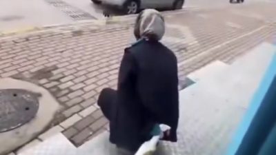Karamürsel’de bir market çalışanının sokak kedisinin yüzüne yağ çözücü sıkması