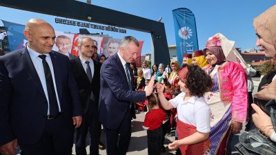 KO-MEK ilçe sergilerinde son durak Çayırova oldu. Kursiyerleri bu mutlu