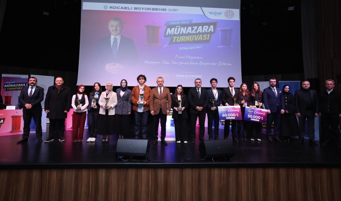 Kocaeli Büyükşehir Belediyesi’nin düzenlediği Liselerarası Büyük Münazara Turnuvası Finali büyük