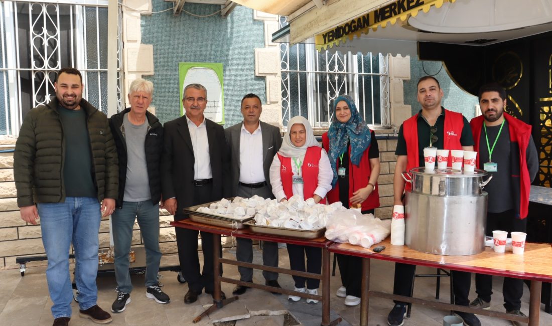 
İzmit Belediyesi, Yenidoğan Merkez Camii’nde Cuma Namazı sonrası cemaat ile