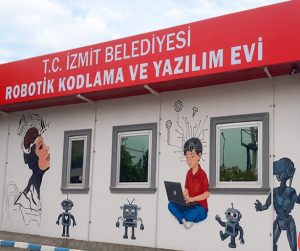 İzmit Belediyesi, çocukların ve gençlerin teknolojiyle üretken bir bağ kuracağı