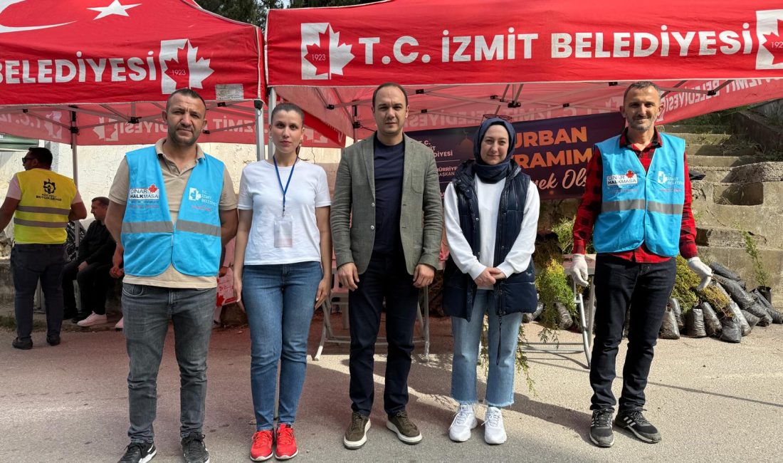 İzmit Belediyesi, Kurban Bayramı arifesinde mezarlık ziyaretine gelen vatandaşları yalnız