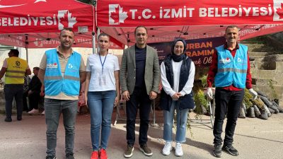 İzmit Belediyesi, Kurban Bayramı arifesinde mezarlık ziyaretine gelen vatandaşları yalnız