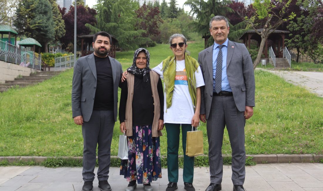 
İzmit Belediyesi Başkan Yardımcısı Lütfü Obuz ve Muhtarlık İşleri Müdürü