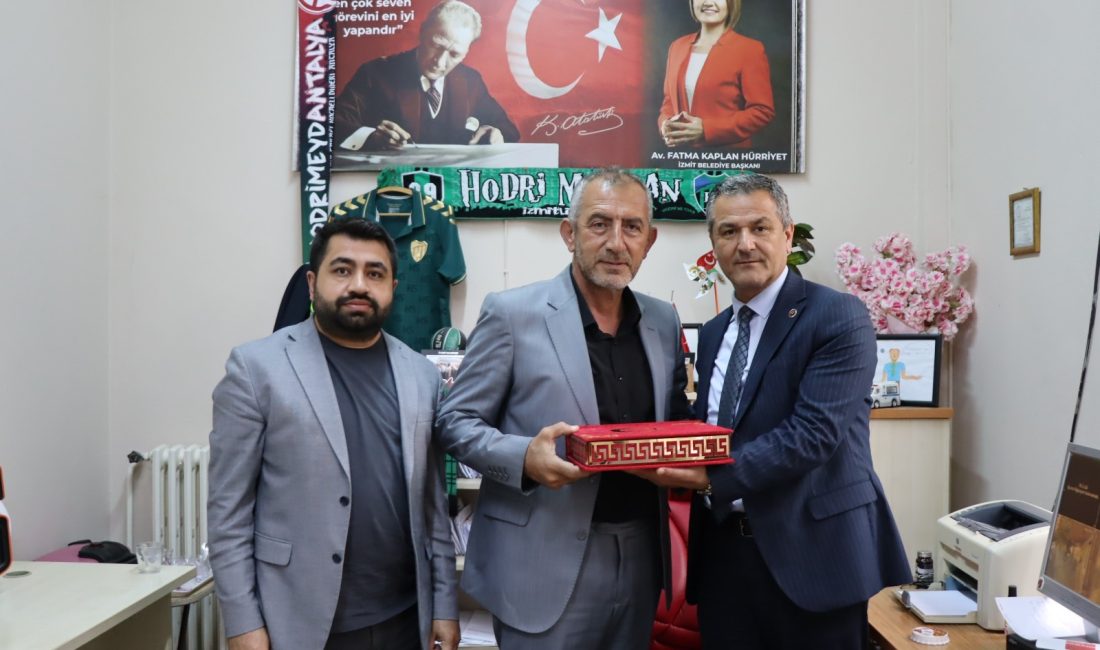 İzmit Belediyesi Başkan Yardımcısı Lütfü Obuz ve Muhtarlık İşleri Müdürü