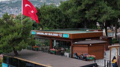 Kocaeli Büyükşehir Belediyesi bünyesinde hizmet veren Saygınlar Kulübü, farklı kuşakları