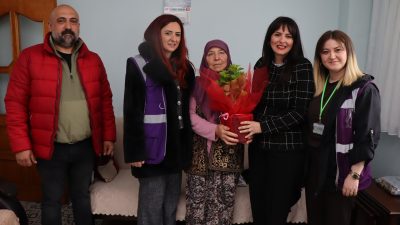 İzmit Belediyesi, Anneler Günü kapsamında kırsal mahallelerde yaşayan kadınları ziyaret