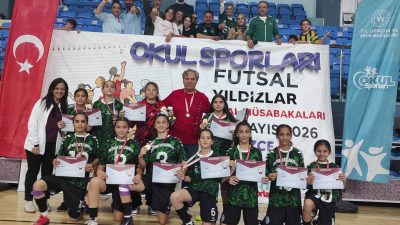 Körfez GB sporcularından oluşan Petkim OO Kız Futsal Takımı finallere
