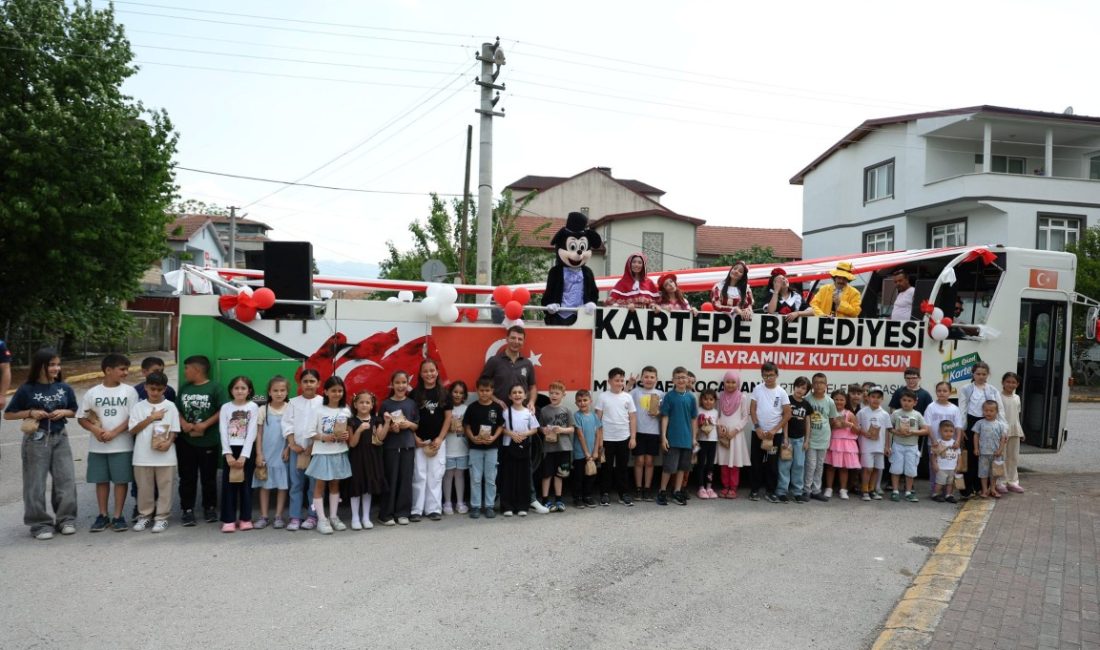 Kartepe Belediyesi, geleneksel bayram coşkusunu çocukların ayağına götürmeye devam ediyor.